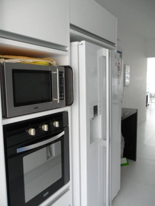 Apto De 3 Dorm De Frente Ao Mar กัวรูจา ภายนอก รูปภาพ